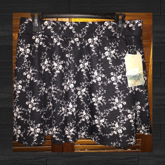 Lilly Star Dresses & Skirts - Lilly Star Black & White Floral Skirt